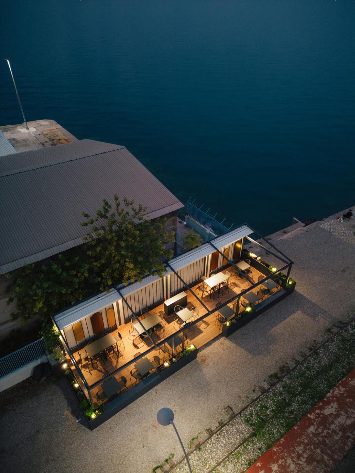 Amario Suites Hotel Aigio Exterior foto